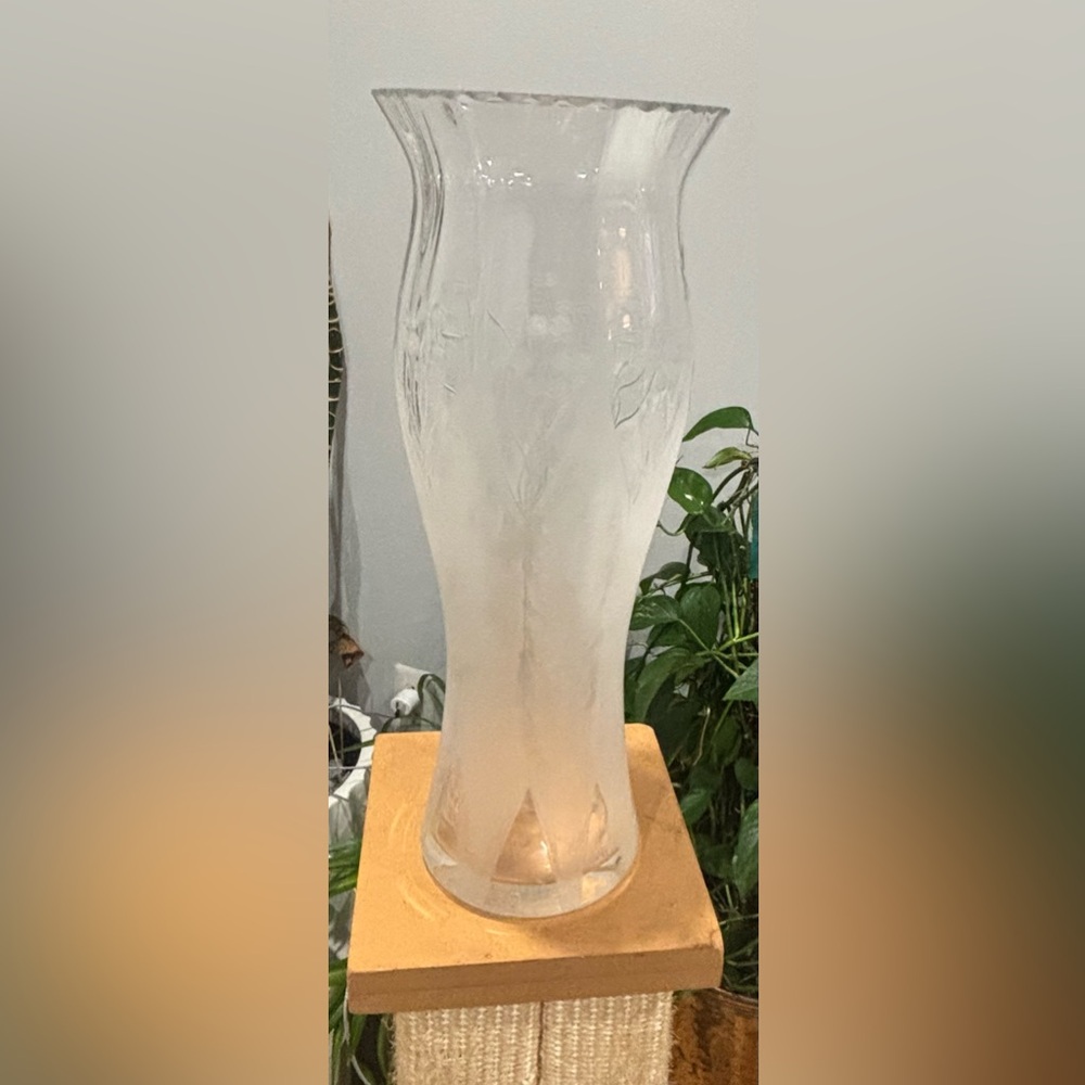 Dorflinger Vase, American, PA , 1905-1915 from Metripolitan Musuem of Art